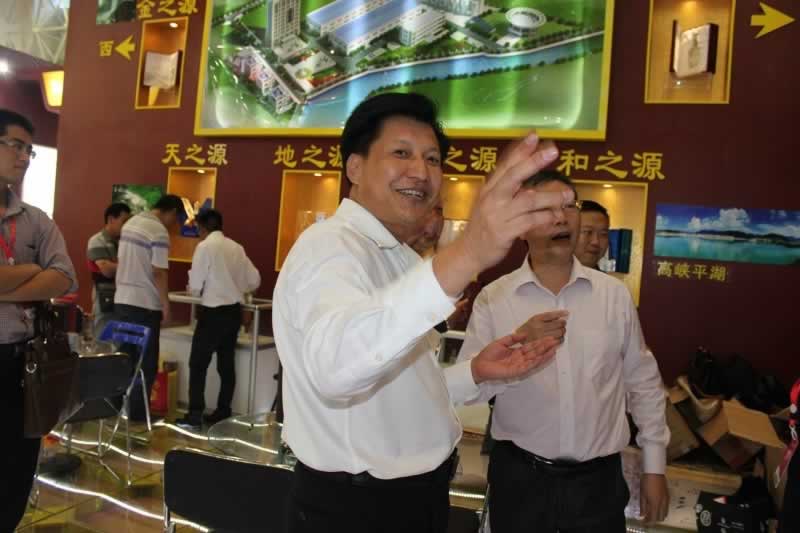 2014年龙舟赛，新媒体肖部长为何钟情芝麻香型白酒1750？